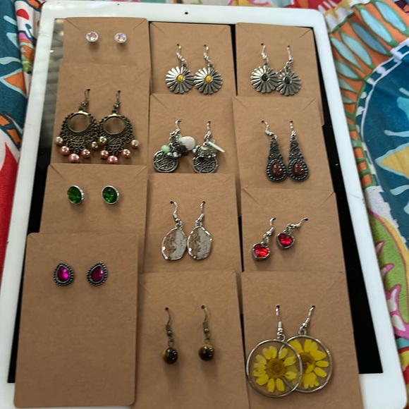 Earring bundle - Picture 1 of 8
